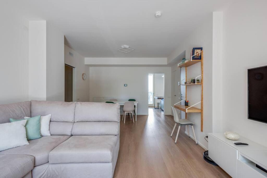 Easylife - Modern And Spacious Apt In Fiera City Life Milaan Buitenkant foto
