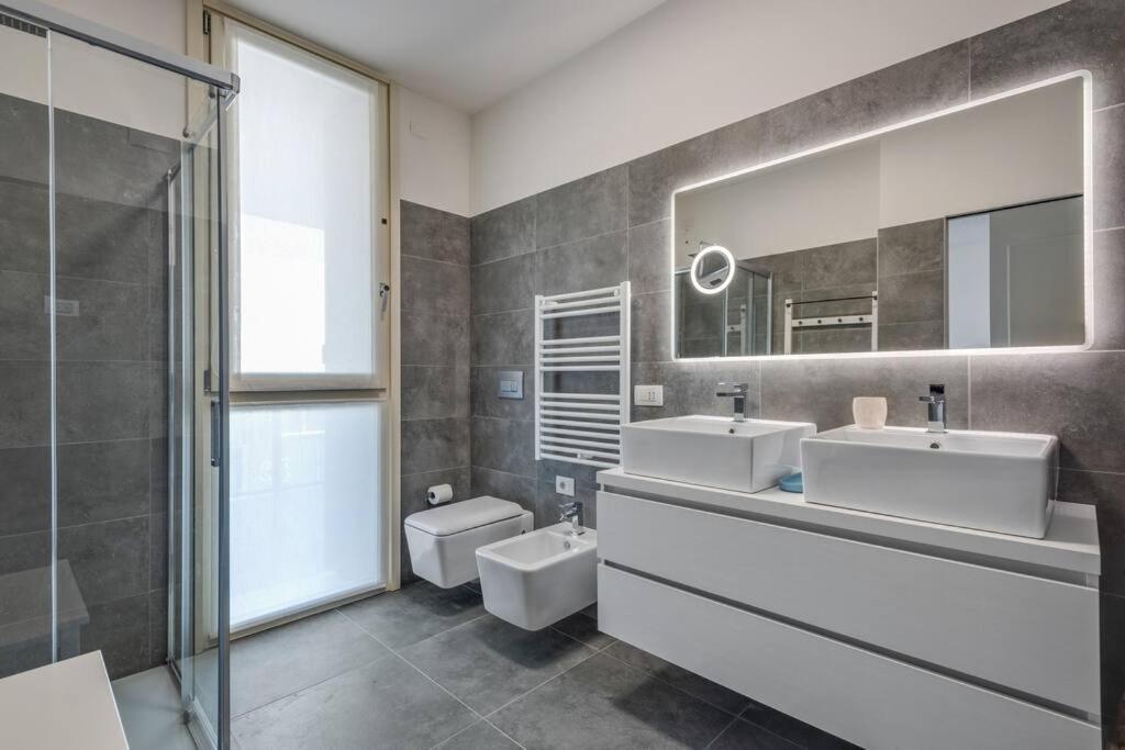 Easylife - Modern And Spacious Apt In Fiera City Life Milaan Buitenkant foto
